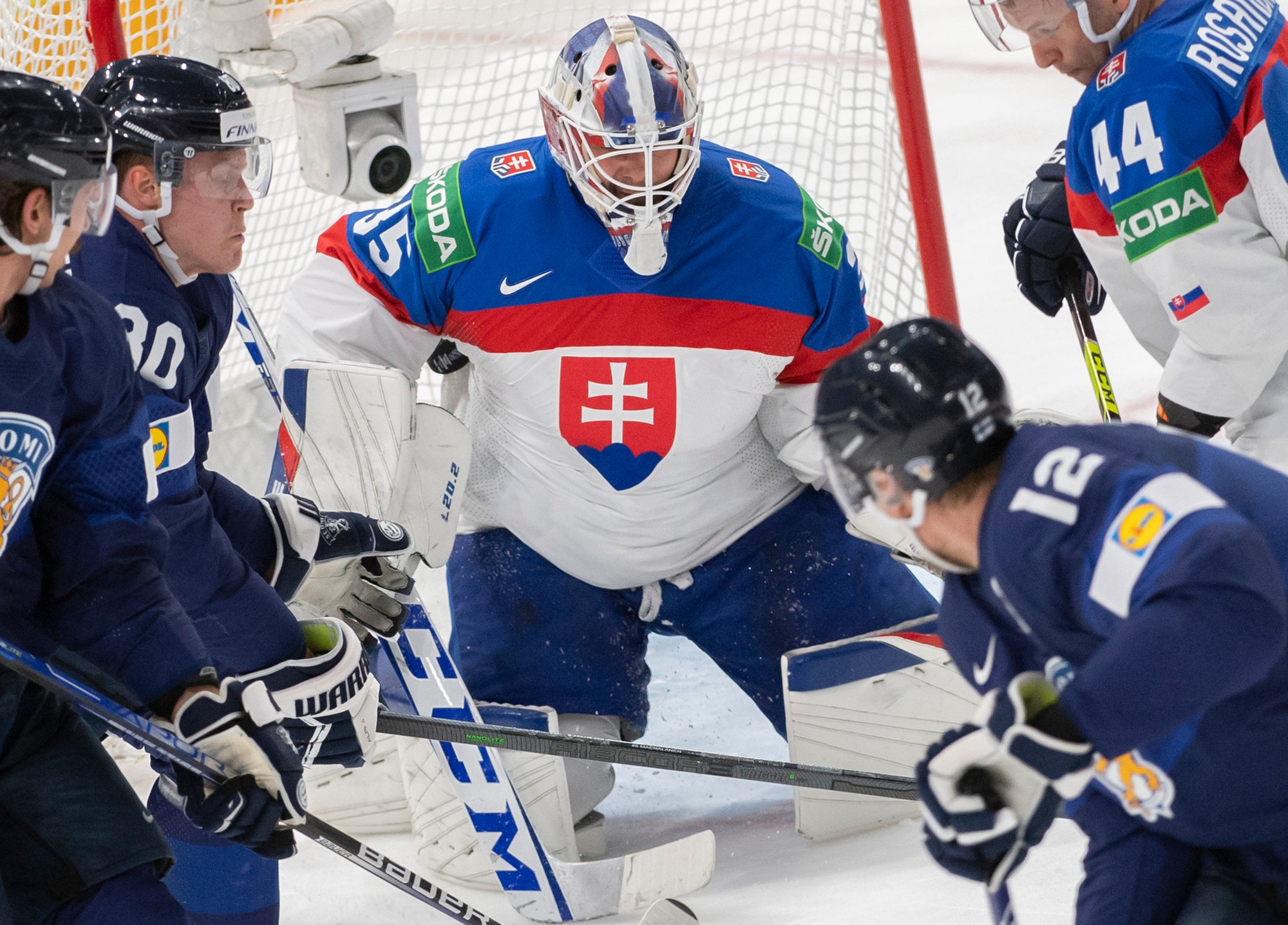 Slovenskí hokejisti bojovali o semifinále s Fínmi. 