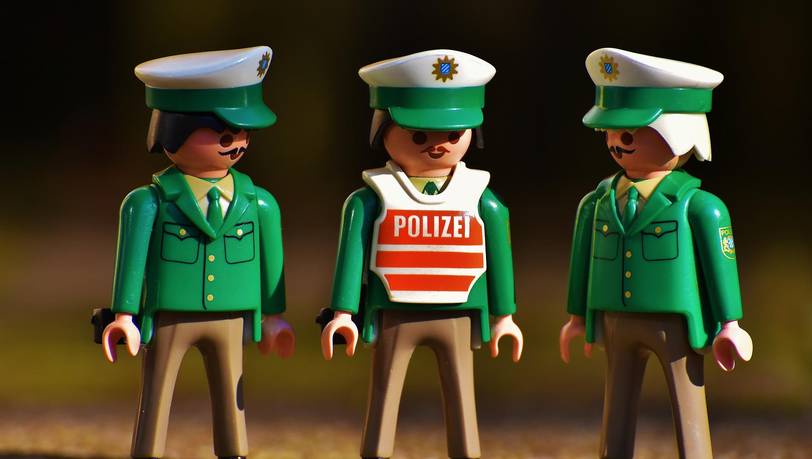 Auf Verfolgungsjagd: Mit dem Hubschrauber und Motorrad von Playmobil Polizei