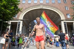 Tysiące osób na marszu w Budapeszcie. 'Rząd czyni społeczność LGBT wyrzutkami'