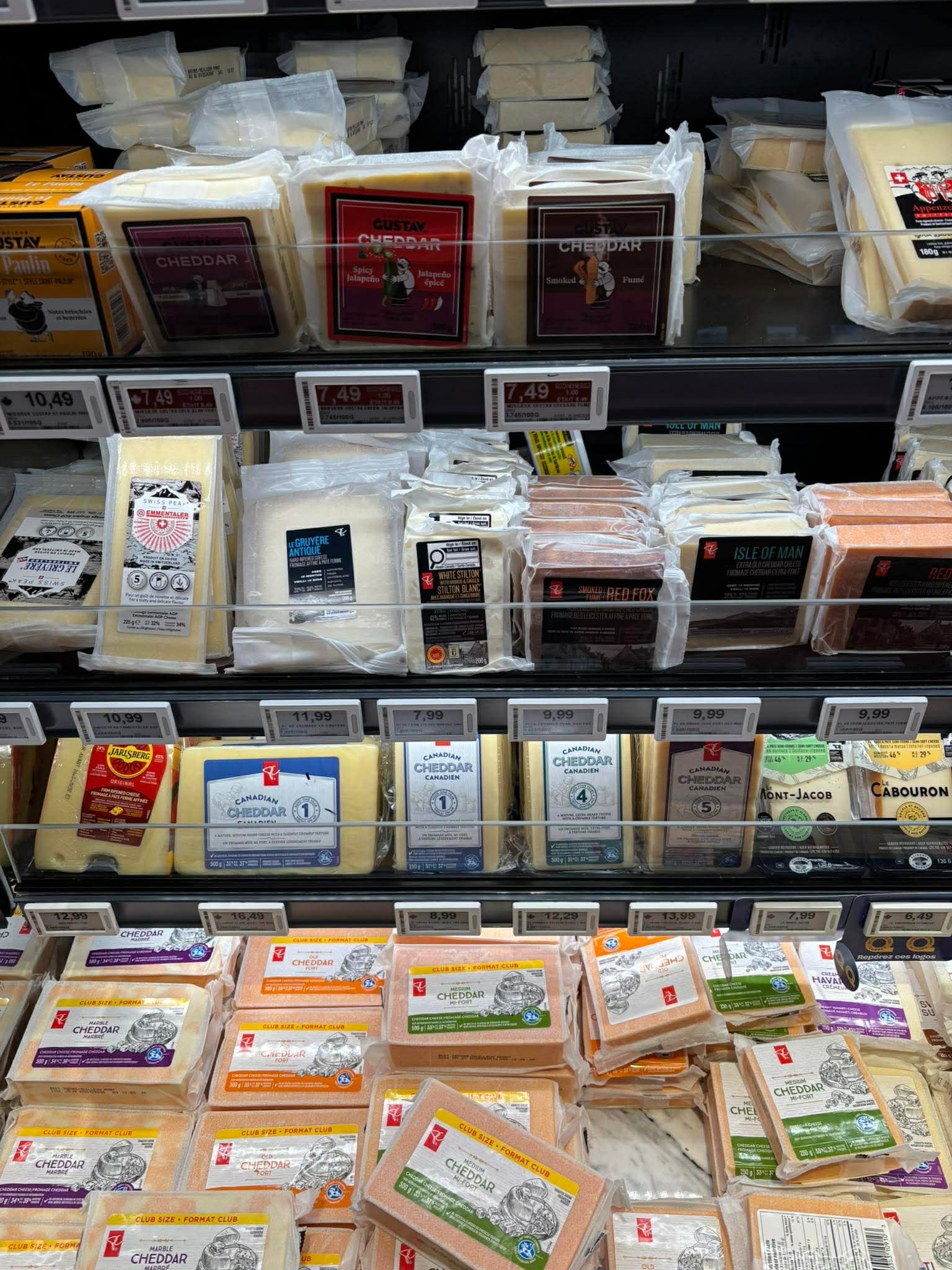 Monika nám poslala fotky z kanadského supermarketu.