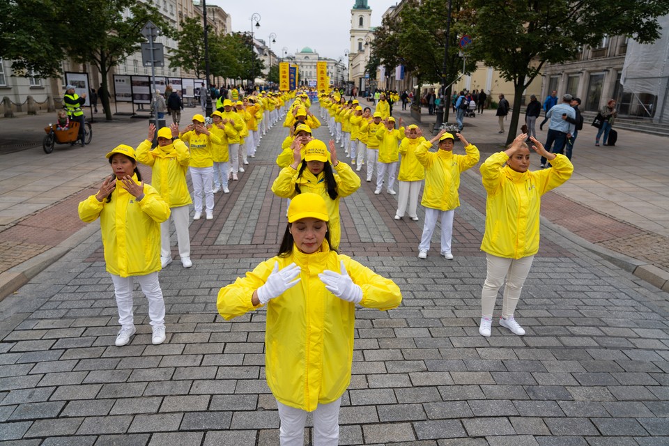 Marsz Falun Gong w Warszawie