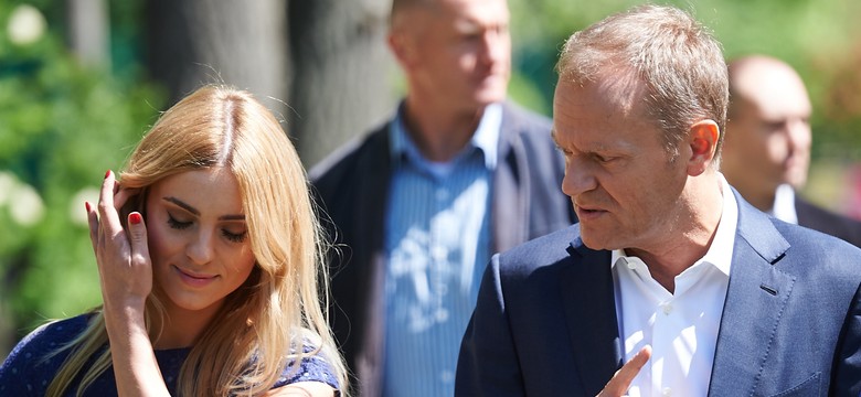 Odprężeni, uśmiechnięci, wystrojeni jak ikony stylu. Tak głosowali politycy. ZDJĘCIA