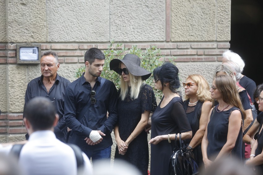 Iza Sanje Papić stoje Anđelka i Marija, majka i sestra Luke Bojovića 