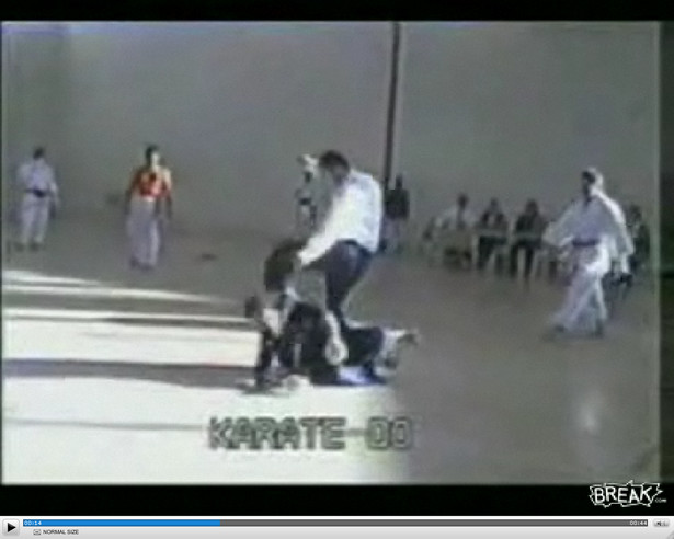 Trener karate pomógł uczniowi wygrać