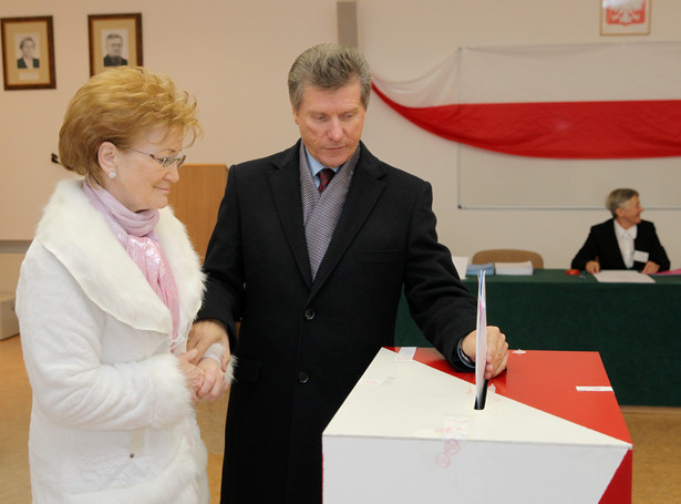 Czesław Małkowski powraca. Oskarżony o gwałt polityk prowadzi w olsztyńskich wyborach