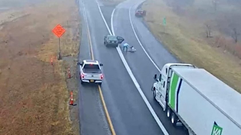 Horror na autostradzie. Dziecko wypadło z pędzącego auta