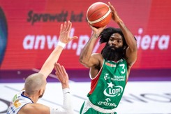 Kibice Anwilu za porażkę z Legią obarczyli sędziów