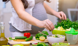 Problemy z trądzikiem w ciąży - co jeść?