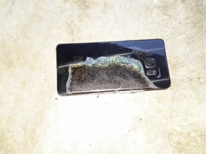 Samsung Galaxy Note 7 spalony po eksplozji baterii