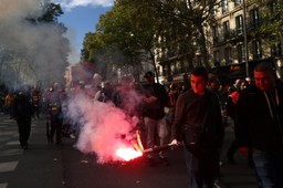 We Francji znów spór o reformę emerytalną. Macron nie wyklucza rozwiązania parlamentu