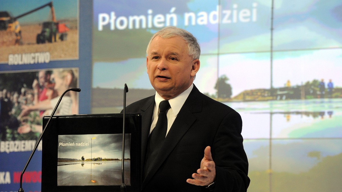 Jarosław Kaczyński podczas wizyty na Podkarpaciu ostatecznie zapowiedział, że nie weźmie udziału w telewizyjnej debacie liderów. - Tusk znowu powie, że mu pistolet przystawiam do głowy. Nie wezmę udziału w debacie liderów - powiedział w Rzeszowie lider PiS.