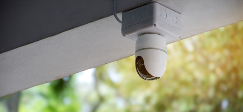 Sąsiad zamontował kamerę na swojej posesji? Oto, co mówią na ten temat przepisy RODO i Kodeks cywilny