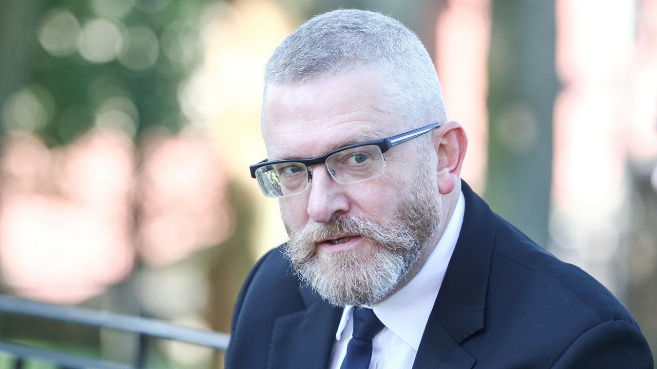 "Mnie to ani ziębi, ani grzeje". Grzegorz Braun komentuje wniosek Waldemara Żurka