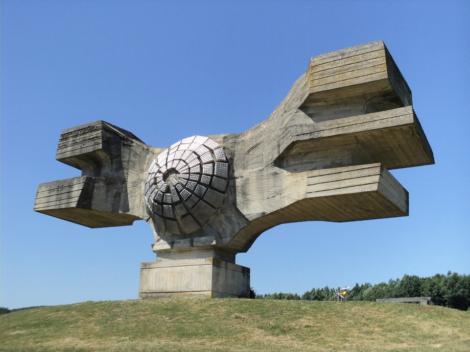 "Pomnik dla rewolucji" w Chorwacji, która w przeszłości była częścią Jugosławii