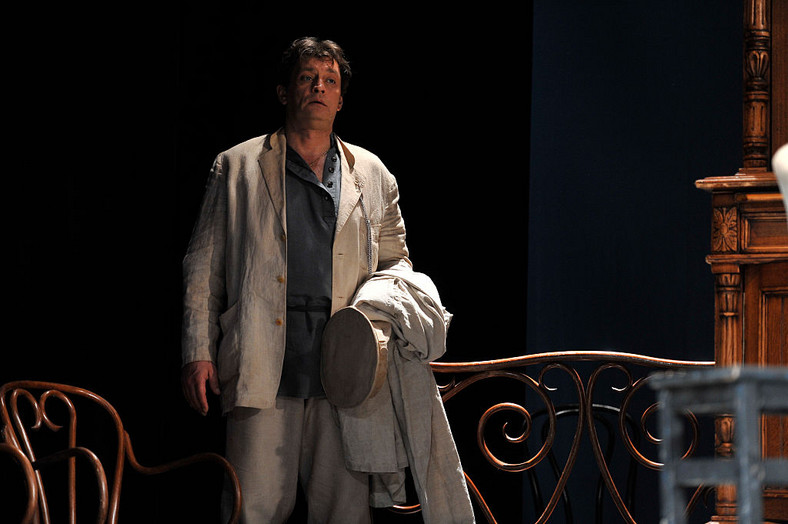 Aleksander Domogarow w spektaklu "Wujaszek Wania" w londyńskim Wyndham's Theatre