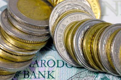 Renta wdowia. 4 przesłanki. Rok czekania na przelew. Jeden limit (5342,88 zł zł i 5700 zł), 18 miesięcy znacznego zaniżenia renty (15% podstawy)