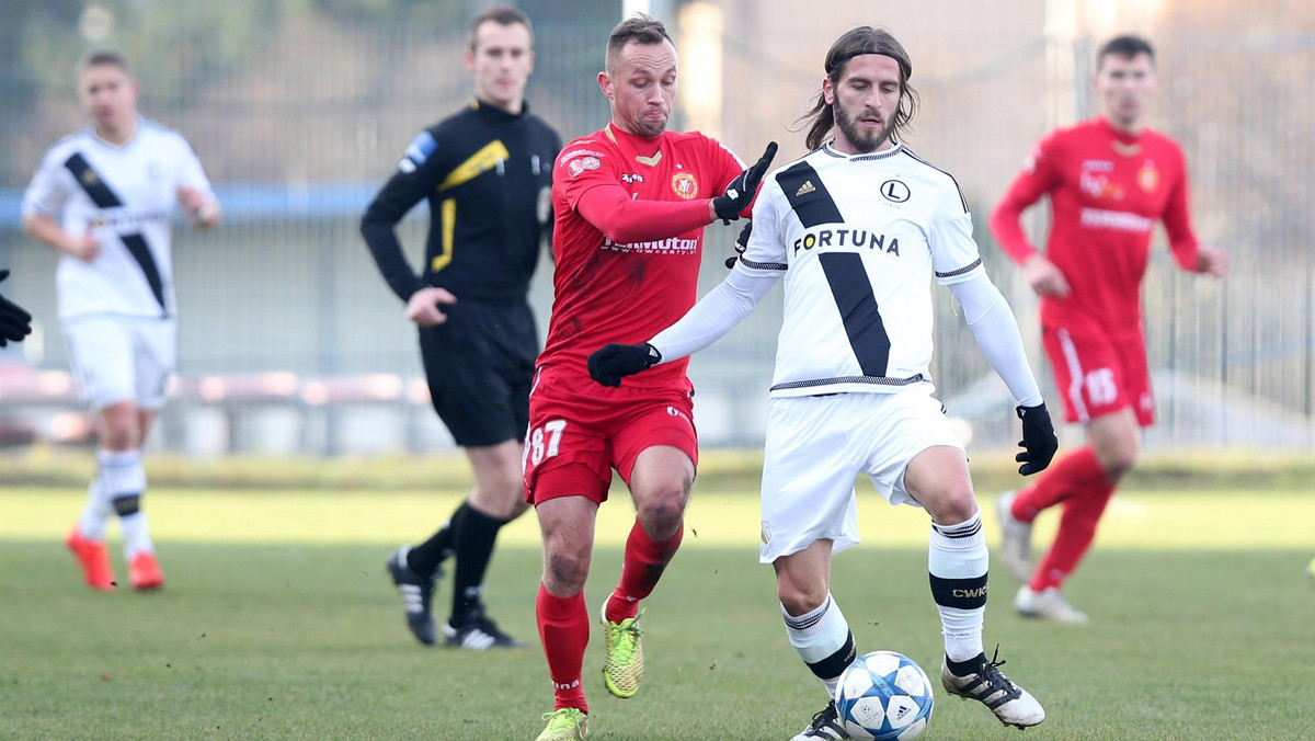 Oficjalny serwis internetowy mistrzów Polski legia.com poinformował, że warszawski zespół za porozumieniem stron rozwiązał kontrakt z pomocnikiem Stojanem Vranjesem.