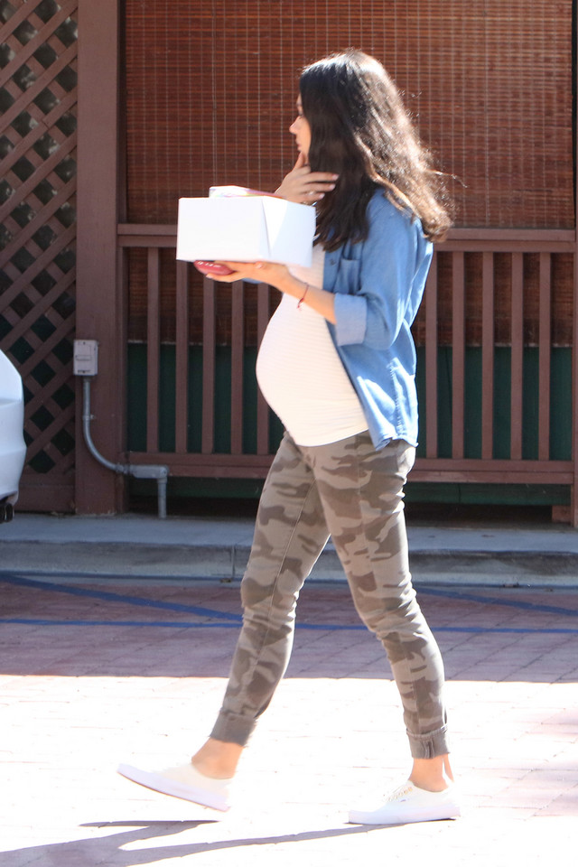 Mila Kunis i jej coraz większe ciążowe krągłości