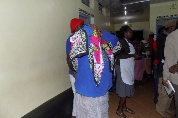 Relatives of attack victims at the White Rose Hospital at Wamumu area (Daily Nation) 