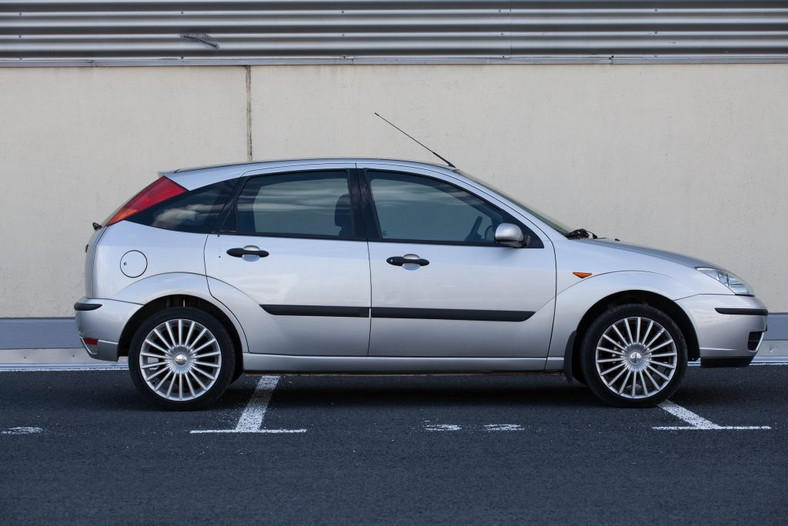 Ford Focus I - hatchback 3d