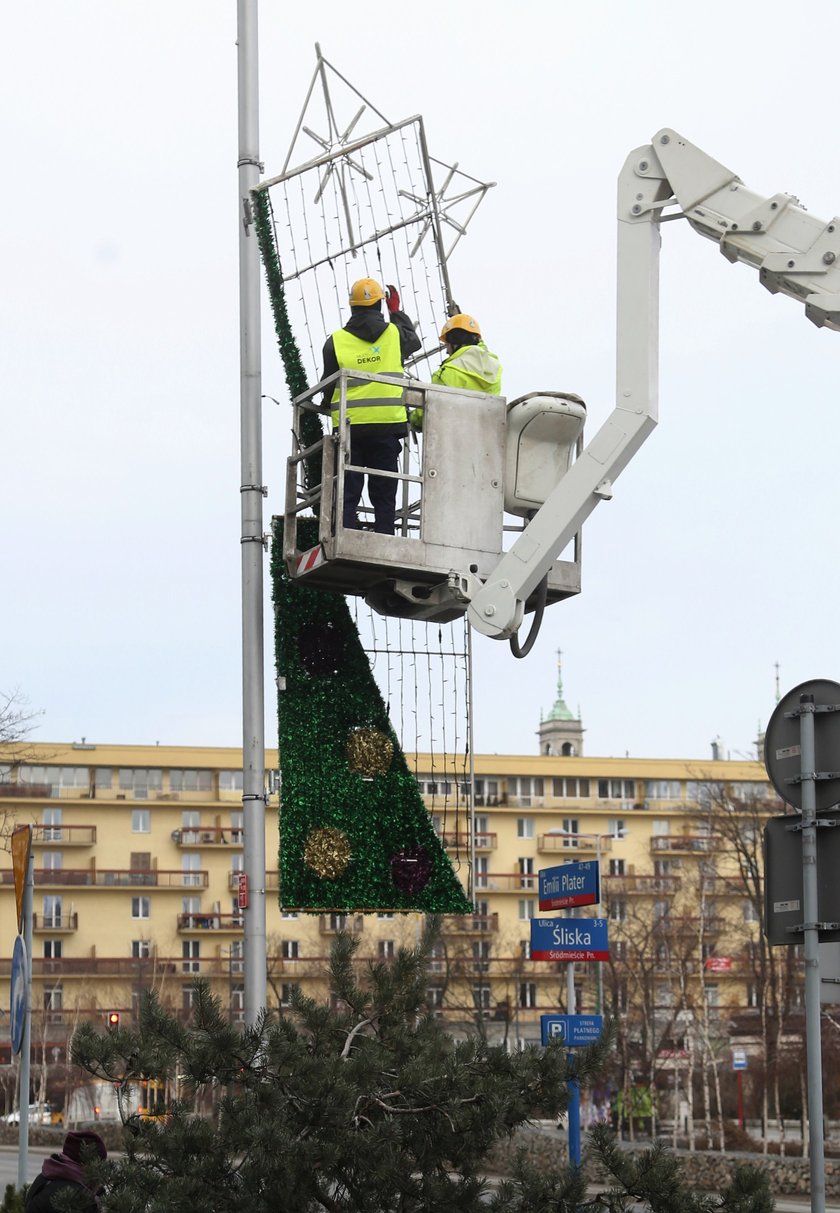 Ze stołecznych ulic znika świąteczna iluminacja