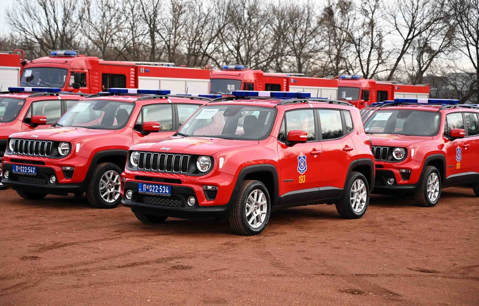 20 vatrogasno-spasilačkih kamiona i 60 terenskih vozila predato Sektoru za vanredne situacije