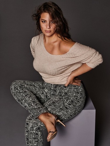 Ashley Graham w kampanii kolekcji Violeta by Mango