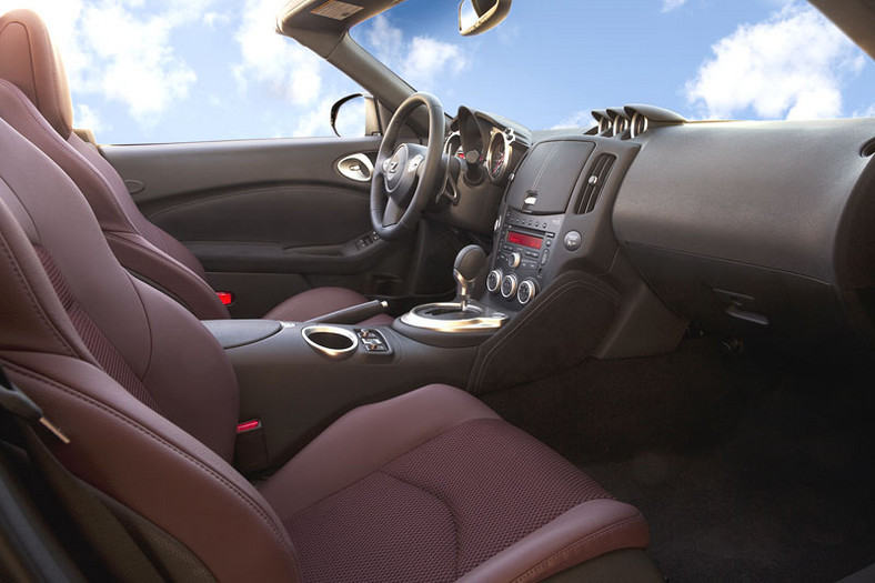 Nowy Jork 2009: Nissan zaprezentował model 370Z Roadster