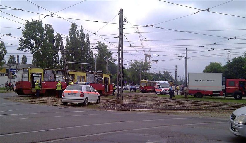 Groźny wypadek tramwaju w Warszawie. Są ranni!