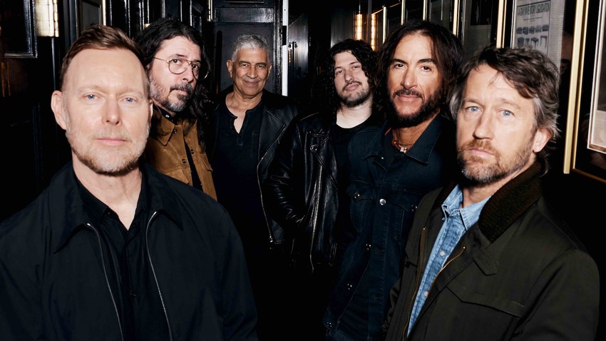 Postava benda Fu Fajters 2026. godine (sleva nadesno): Nejt Mendel, Dejv Grol, Pet Smir, Rami Džafi, Ajlan Rubin i Kris Šiflet. | Foto: Elizabeth Miranda