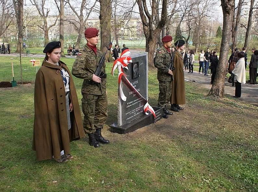 Zniszczono tablicę upamiętniającą ofiary katastrofy