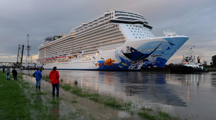 Cél nélkül bolyong a hatalmas hajó /Fotó: AFP