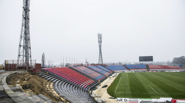 100 kilós bombát találtak a Vidi-stadionban/Fotó: MTI - Bodnár Boglárka