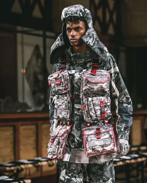 Pokaz White Mountaineering z plecakami Eastpak na sezon jesień-zima 2019