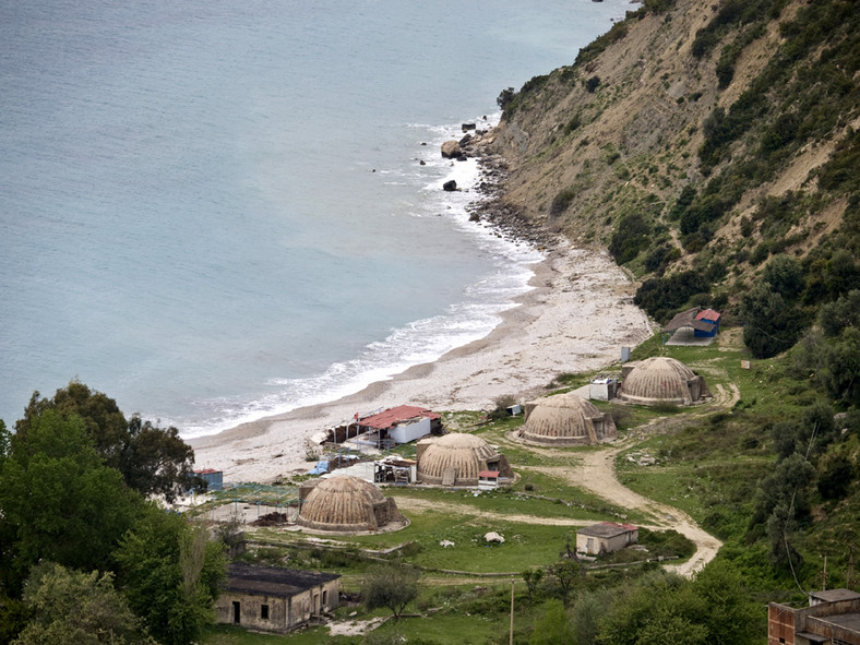 Bunkry na albanńskim wybrzeżu