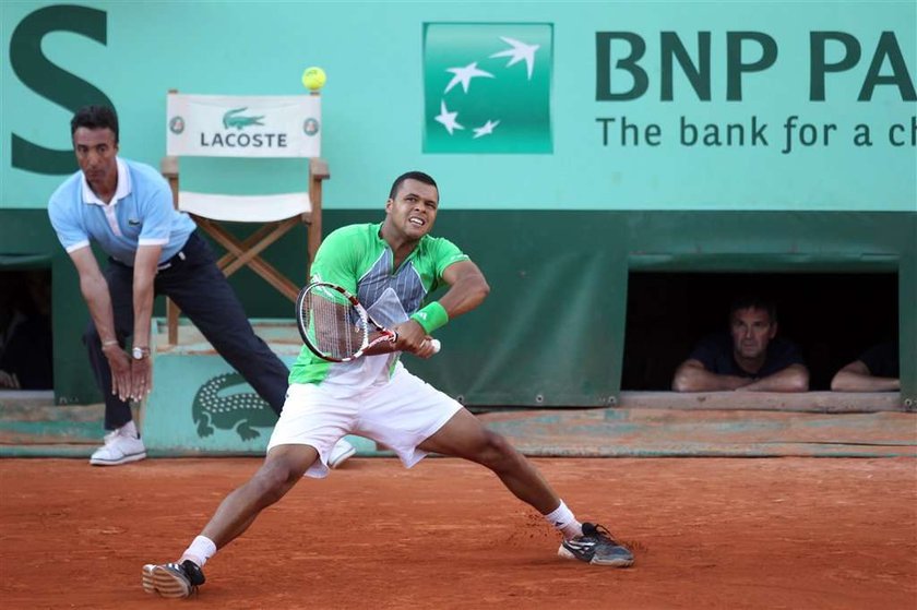 Nagi tenisista walczy z rakiem. Jo-Wilfried Tsonga goły pozował dla dobra sprawy.