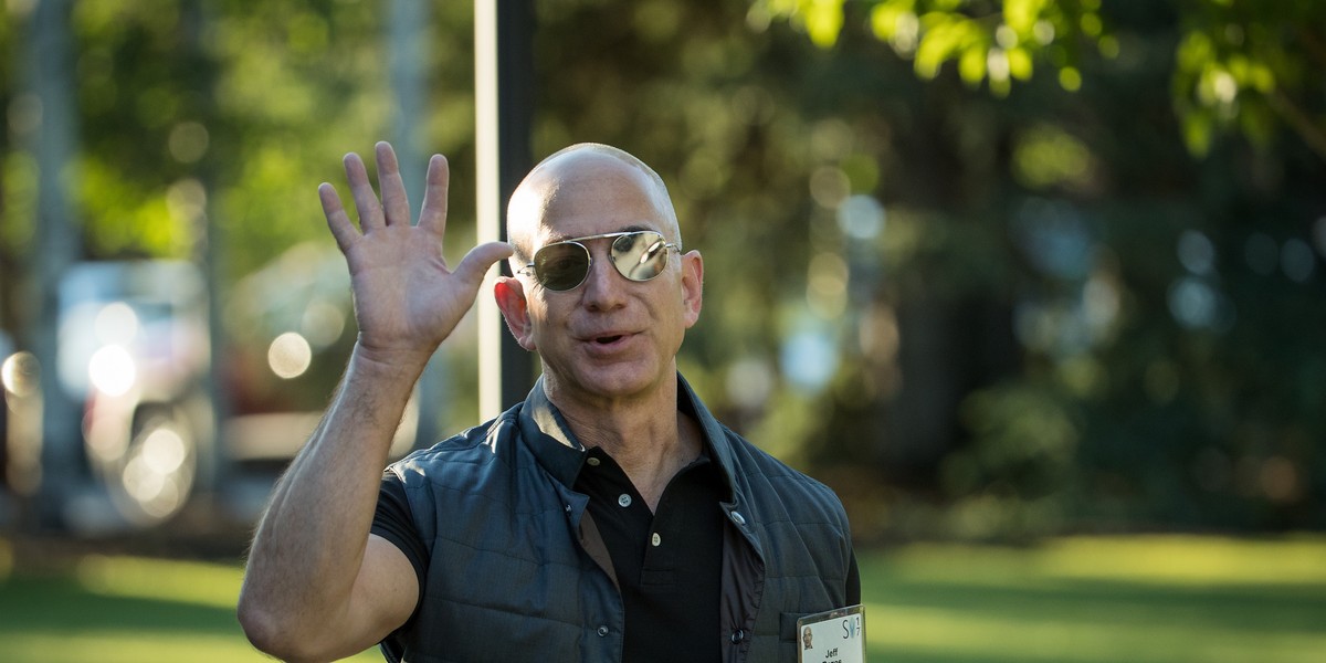 Jeff Bezos jako pierwszy człowiek w historii posiada majątek szacowany na ponad 100 miliardów dolarów