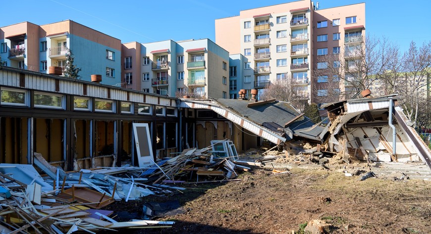 Trwa wyburzanie starego przedszkola. Na ul. Rogowskiej powstanie nowa placówka
