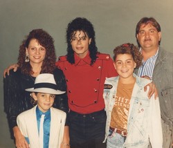 Film "Leaving Neverland" od czwartku w Polsce. Menadżerowie Michaela Jacksona robią wszystko, by odwrócić od niego uwagę