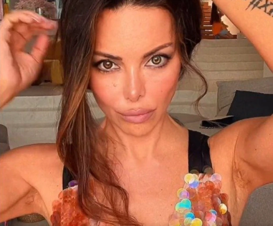 Nikolina Pišek pušta dlake ispod pazuha