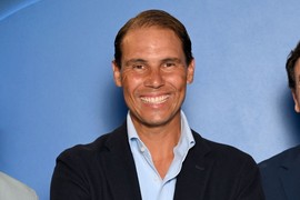 Nadal ODAVNO GUBI KOSU, a kad su se pojavile slike gde je OBRIJAN DO GLAVE jedva smo ga preoznali: "Veštačka inteligencija mu preporučuje PUT U TURSKU NA PRESAĐIVANJE"