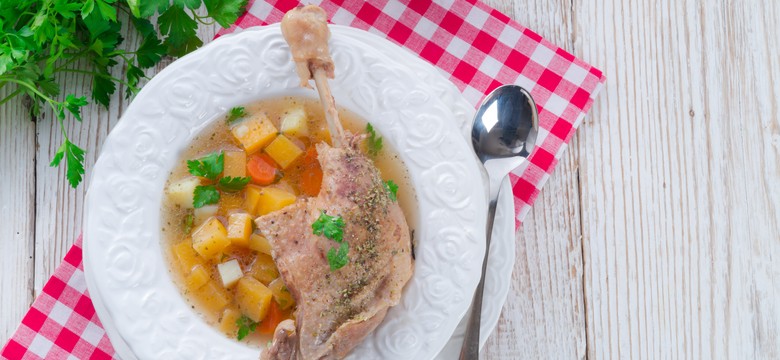 Rosół z gęsi, szlachetna i pożywna zupa w sam raz na listopadowe dni