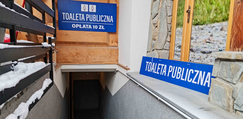 To najsłynniejsza toaleta w Polsce. Wstęp kosztuje 10 zł, ale wkrótce będzie drożej. W pakiecie... zwiedzanie wystawy Lego