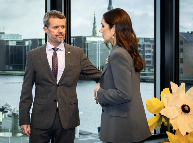 Stručnjaci za govor tela tvrde da je Meri na fotografijama napeta, a Frederik nesiguran 