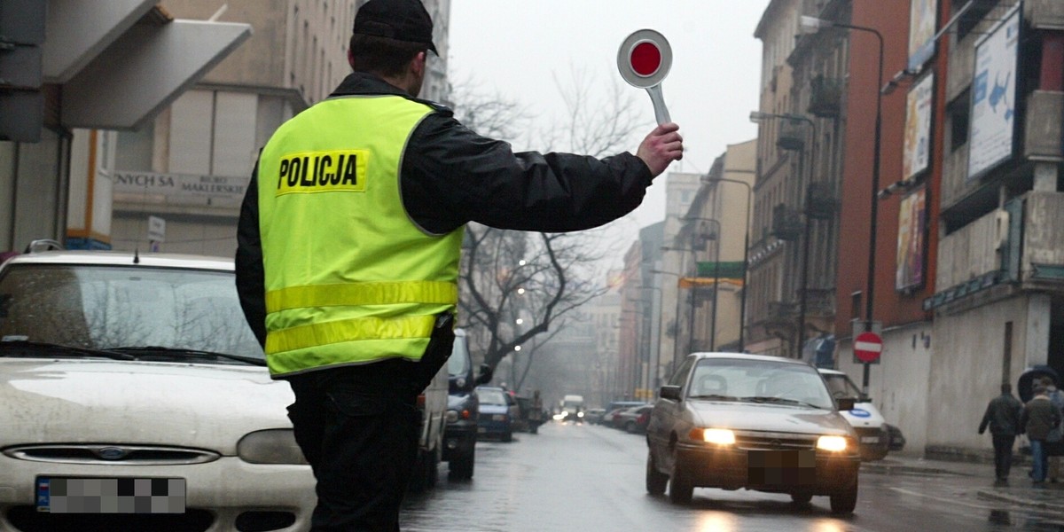 Od 5 grudnia policja nie daje mandatów za brak prawa jazdy przy sobie.