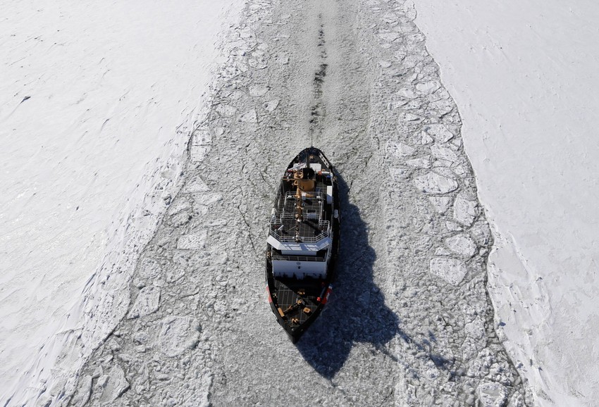 Obalska straža je angažovala ledolomce na reci Hadson