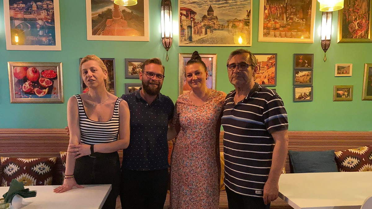 Gruzińskie bistro po "Kuchennych Rewolucjach". - Kobieta
