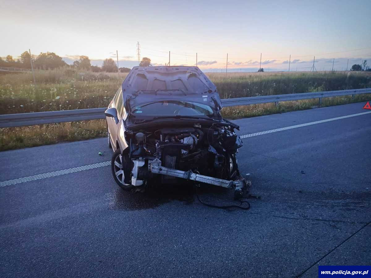 19-latek rozbił się Peugeotem na S61. Policja nie miała dla niego litości