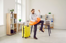 Czy urlop bezpłatny jest udzielany na doby pracownicze, czy na dni kalendarzowe