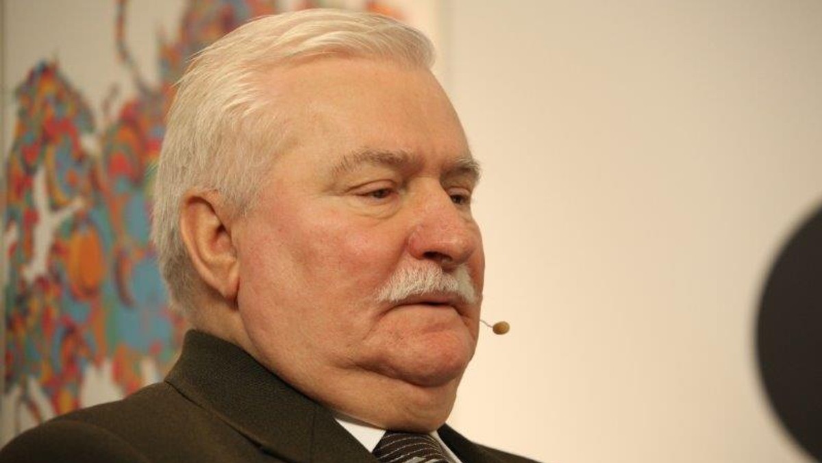 "Ale walczą, nawet trupem Kiszczaka. Mali Ludzie. Zwycięzcy się nie sądzi" - tak Lech Wałęsa skomentował akcję prokuratorów IPN w domu gen. Czesława Kiszczaka w celu zabezpieczenia dokumentów, których sprzedaż IPN-owi zaoferowała wdowa po generale. Dotyczą one m.in. sprawy TW "Bolka".